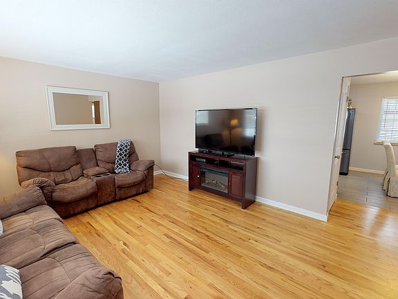 D 1431-28th-Ave-Living-Room(3).jpg