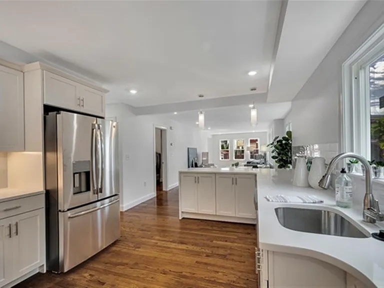 12 Sydney St #2 — Photo 2