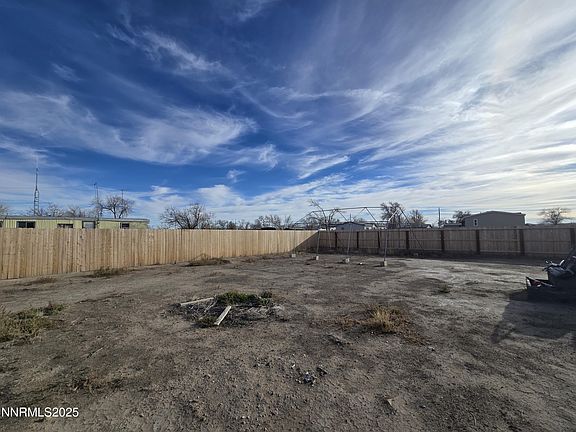 3rd image of 1365 Lahontan St