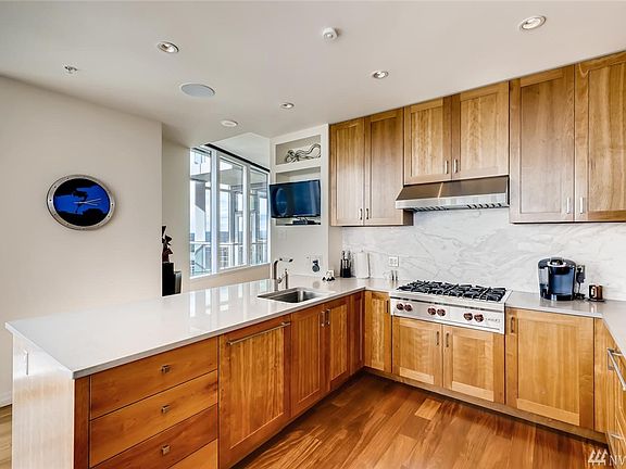 5th image of 10700 NE 4th St Unit 4002