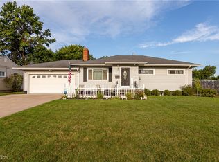 2490 Struhar Dr, Rocky River, OH 44116