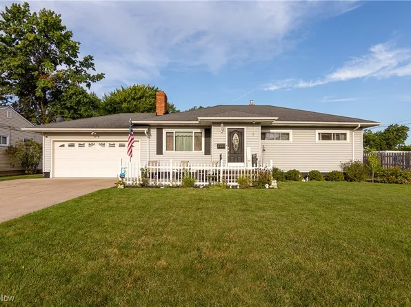 2490 Struhar Dr, Rocky River, OH 44116