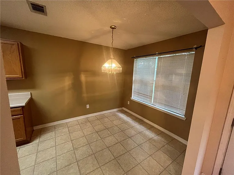 1363 Kilearn Dr — Photo 6