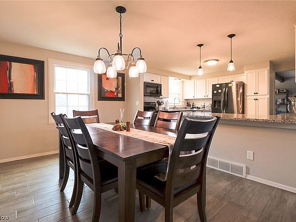 3rd image of 765 Brookledge Dr