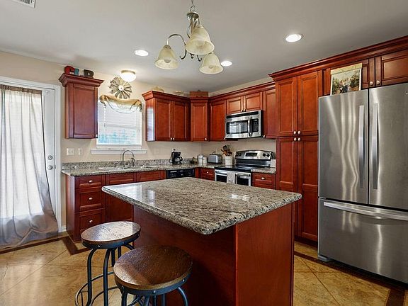 5th image of 46181 Joele Dr