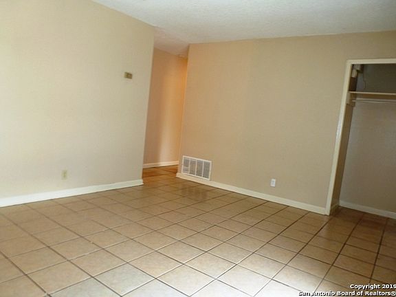 4th image of 9427 Millbrook Dr