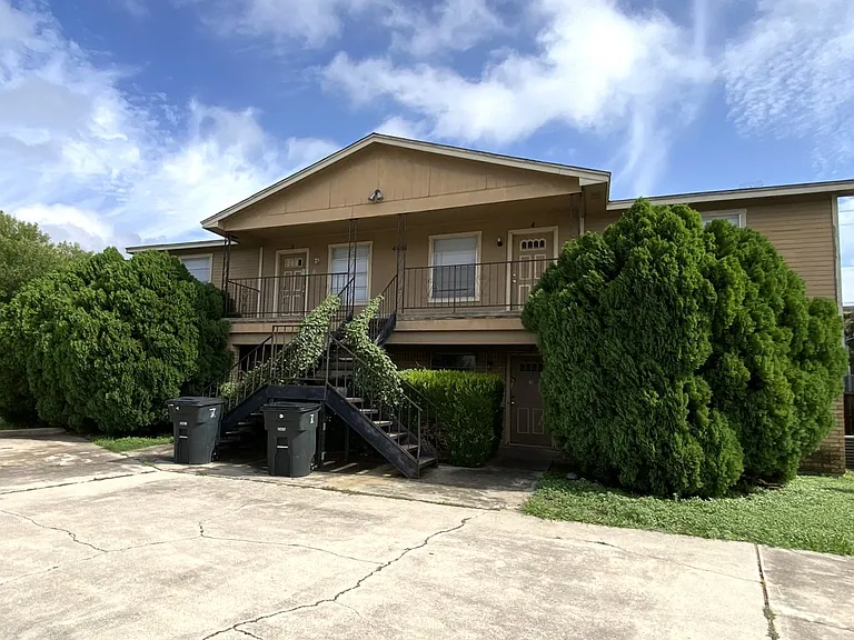 4801 Rainbow Cir #2 — Photo 2