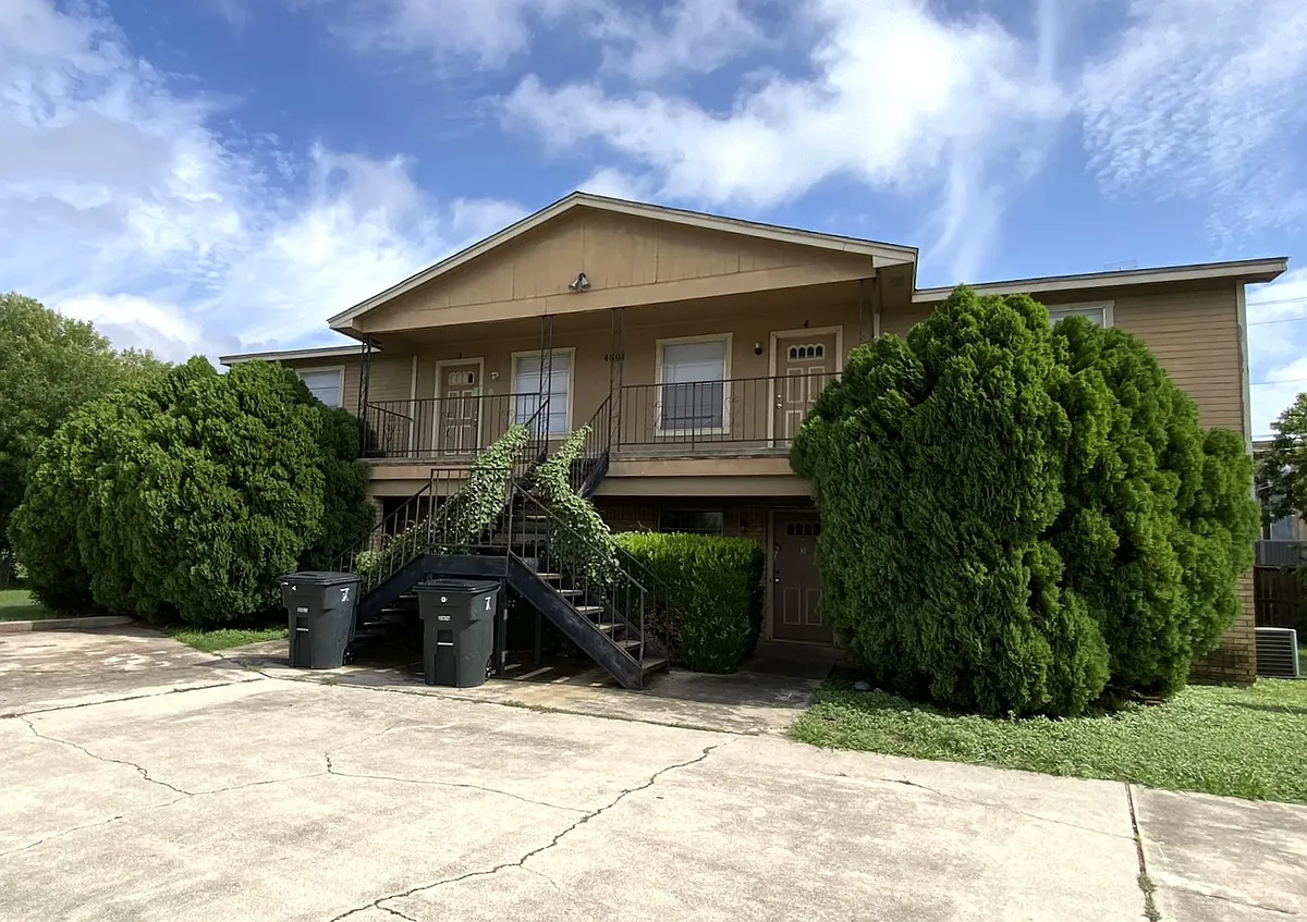 Building Photo - 4801 Rainbow Cir #2