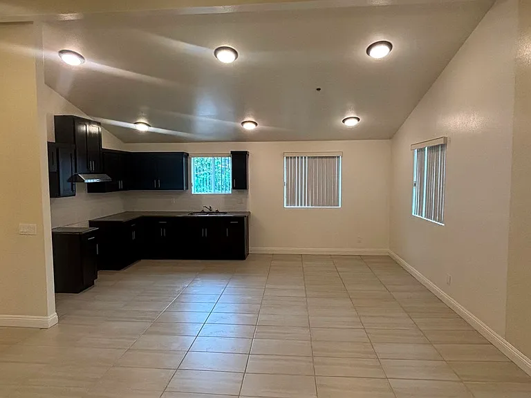 3428 S Norton Ave — Photo 5
