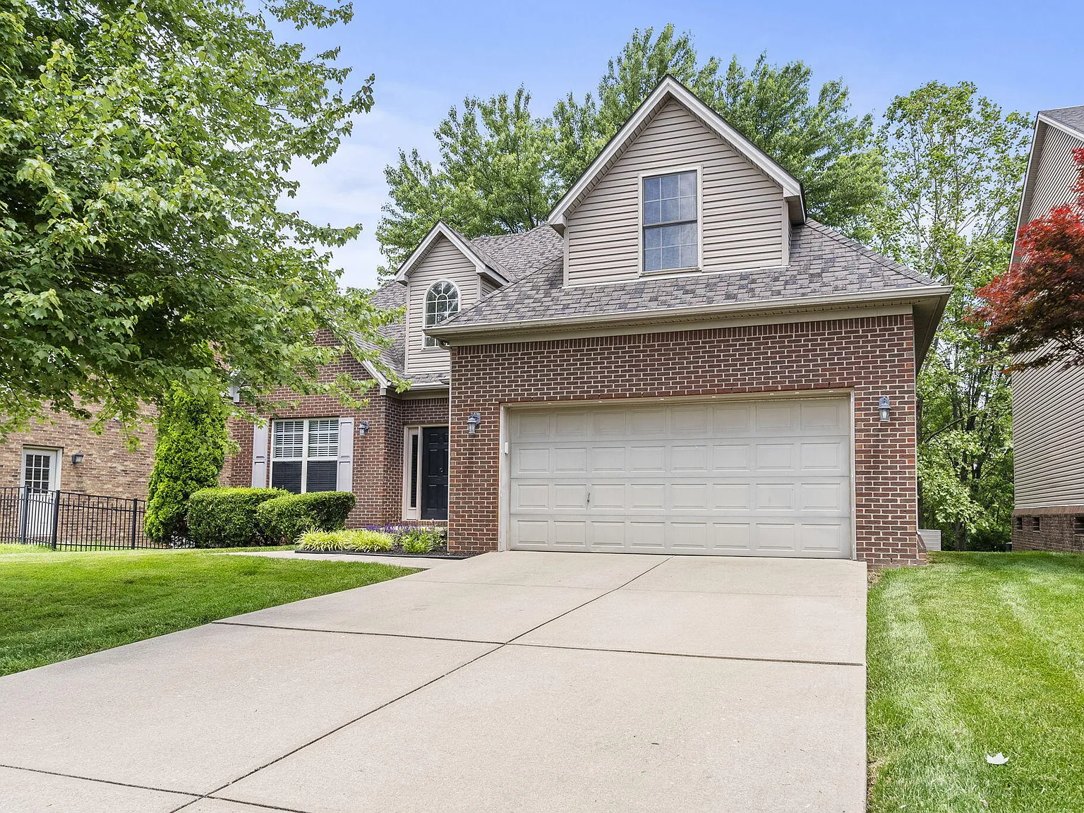 4 bed, 2.5 bath, 2372 sqft, $3,495 — Photo 1