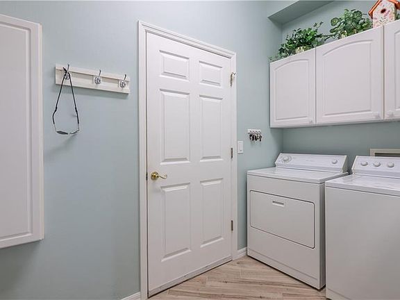 4th image of 8524 Brittania Dr