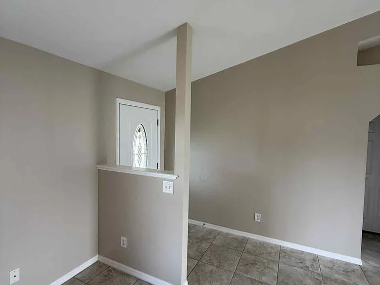17 Hemlock Radial Ct — Photo 5