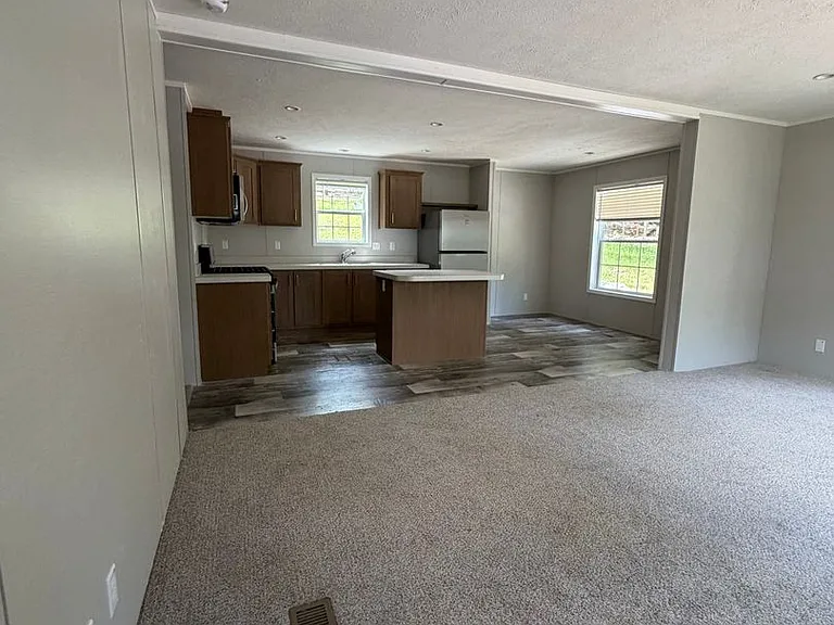 4918 Greenwood Ln — Photo 4