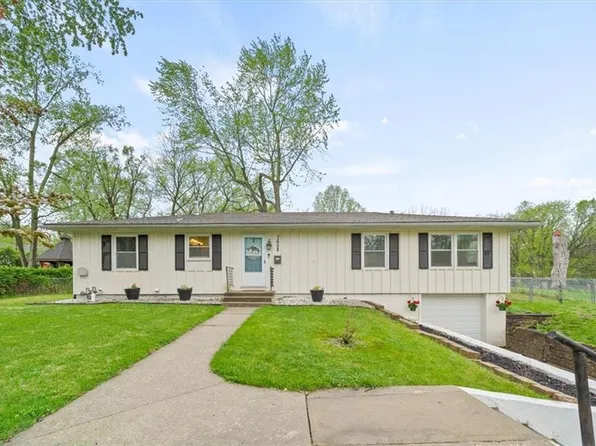 7608 E 130th Ct, Grandview, MO 64030