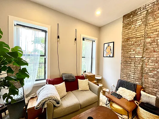 Rented by Pear NYC LLC | media 7