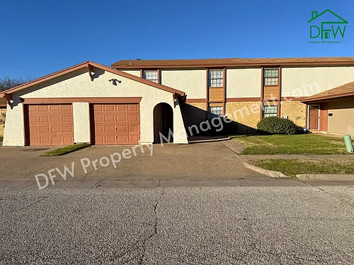 1021 Pleasant Valley Ln Photo 1