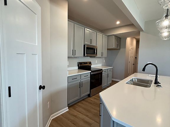 4th image of 893 Rosebud Ln