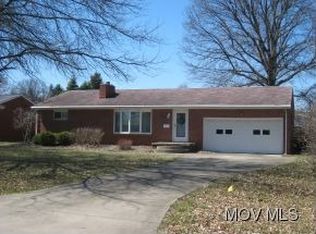 905 Boulevard Dr, Belpre, OH 45714