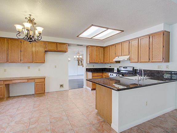 2nd image of 6 Napa Pl