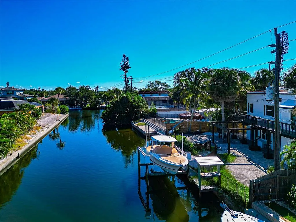 3 bed, 3.0 bath, 3324 sqft, $11,000 — Photo 3
