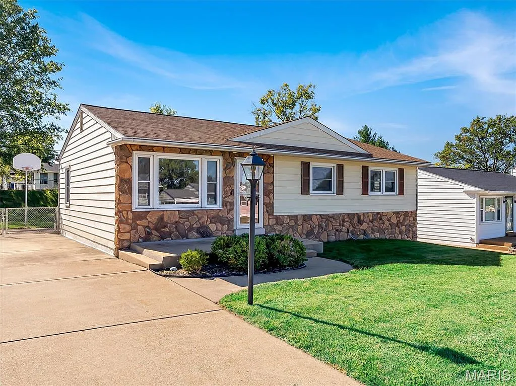 11132 Pine Forest Dr photo 1