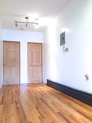 Rented by Bedford Realty USA Corp | media 15