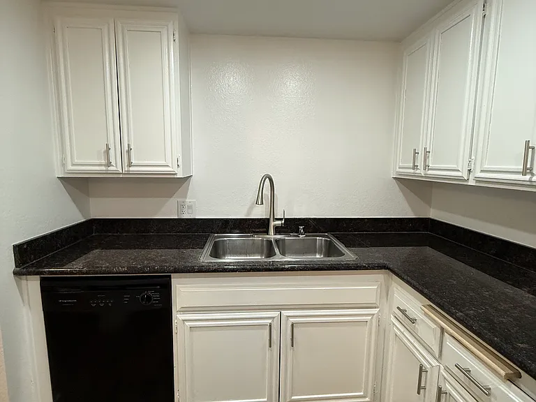 750 S Highland Ave #C — Photo 14