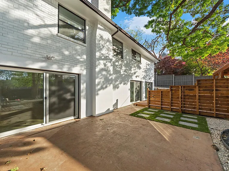 7041 Freemont St — Photo 31