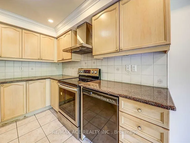 35 Pitchpine Dr — Photo 14