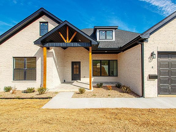 2nd image of 8 Cobble Hill Rd