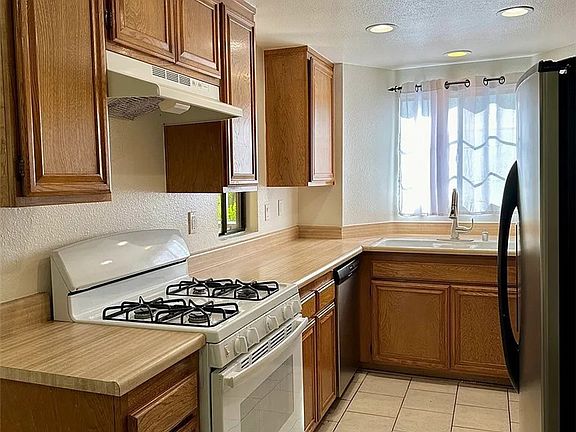 3rd image of 10220 De Soto Ave Unit 6