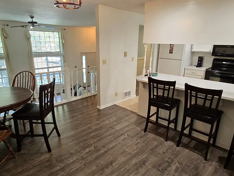530 NW Carolyn Ln — Photo 23