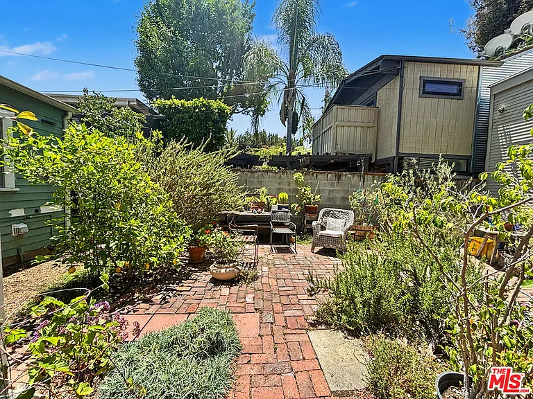 2139 Holly Dr — Photo 23