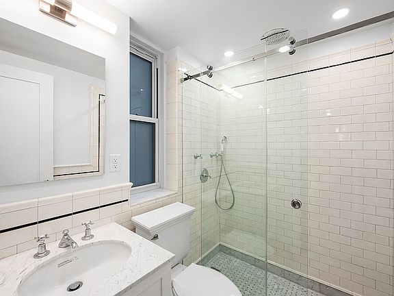 3rd image of 41 W 72nd St APT 11H