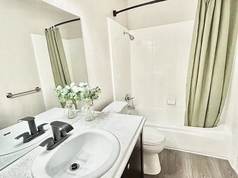 Campbell Plaza Apartments — Photo 15