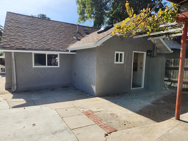 1569 Locust St — Photo 10