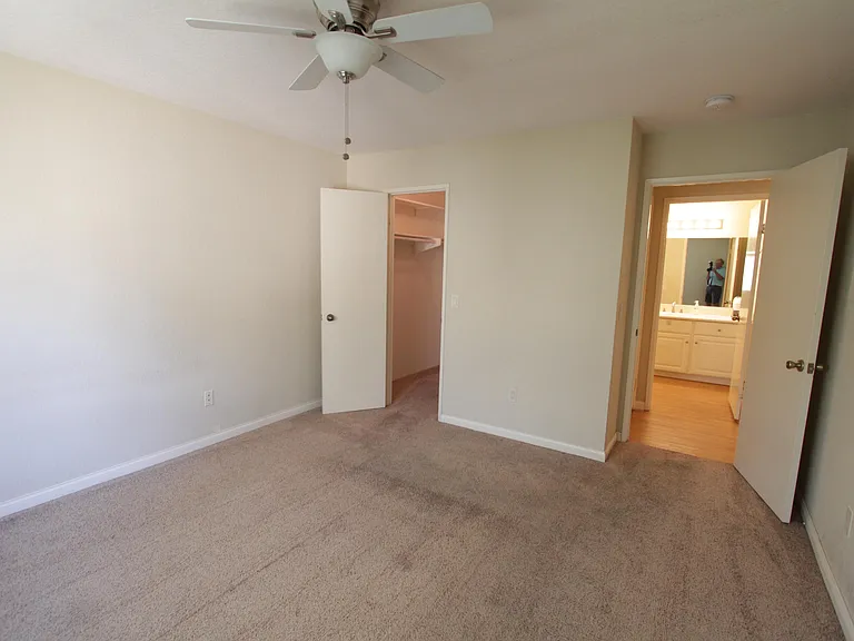 11325 Avenida De Los Lobos #C — Photo 10
