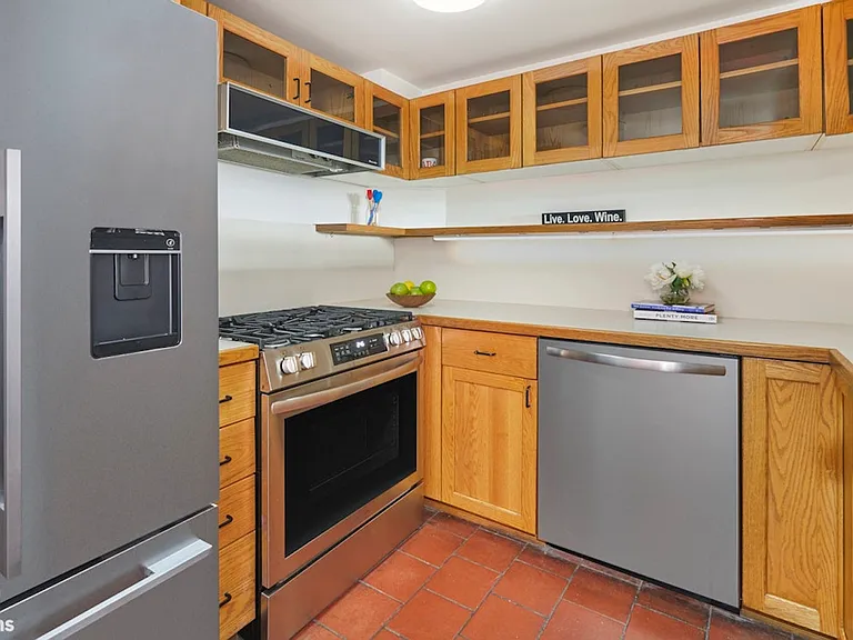 44 W 76th St #2 — Photo 4