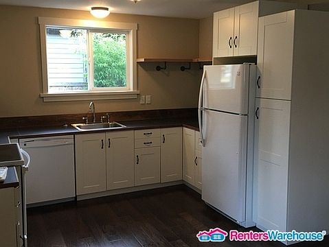 3rd image of 412 E 62nd St