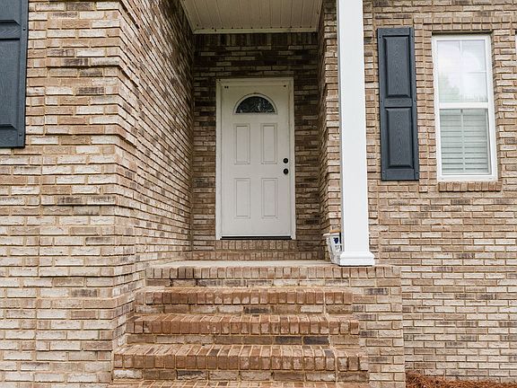 2nd image of 28 Oak Ridge Dr