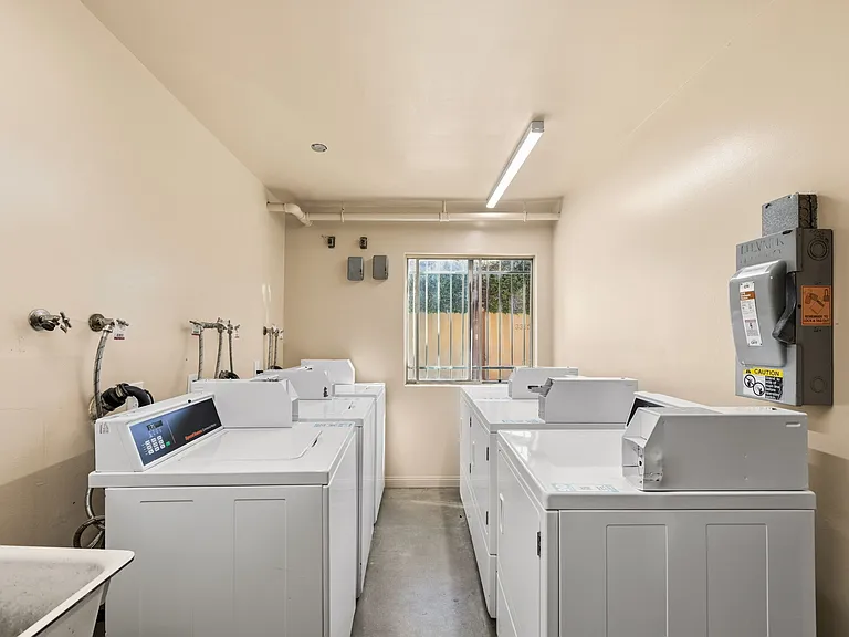 115 Redondo Ave #3 — Photo 21