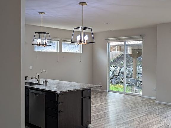 4th image of 8024 81st Dr NE