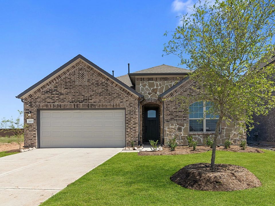 Welcome home to 5007 Waxwing Drive located in the community of Brookewater and zoned to Lamar CISD.