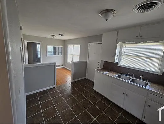 3 bed, 899 sqft, $1,525 — Photo 3