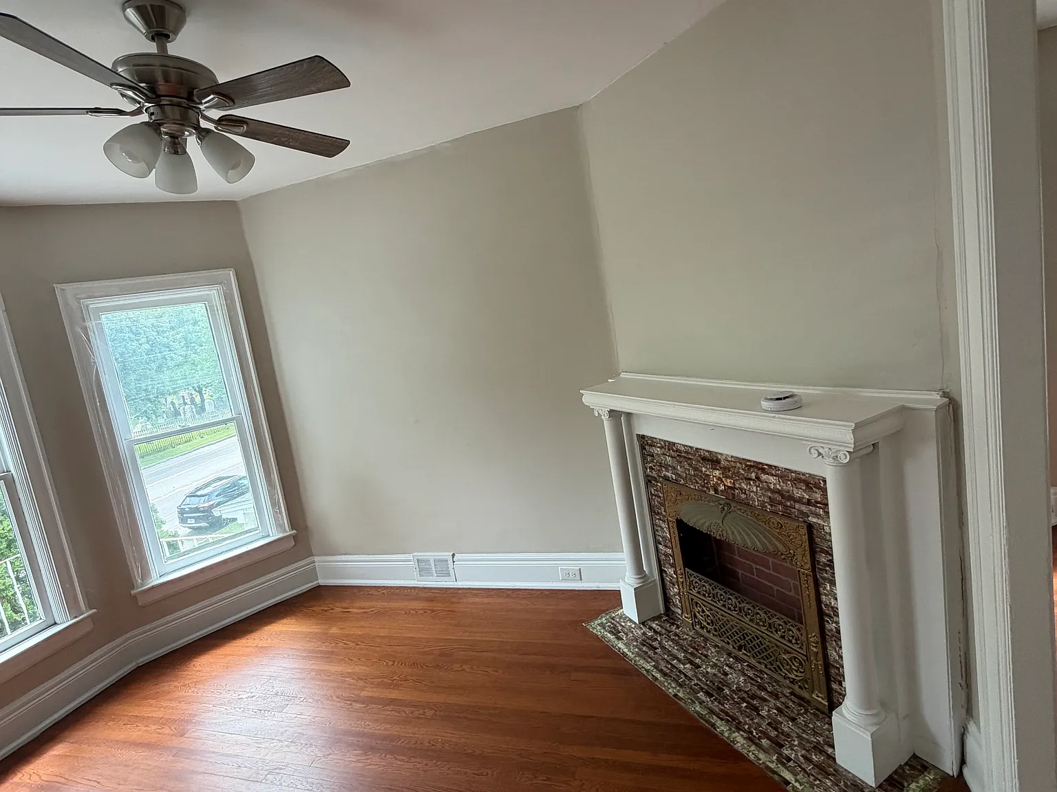 3 bed, 1000 sqft, $1,650 — Photo 2