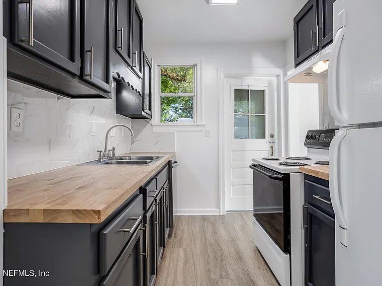 3339 Sylvia St — Photo 9