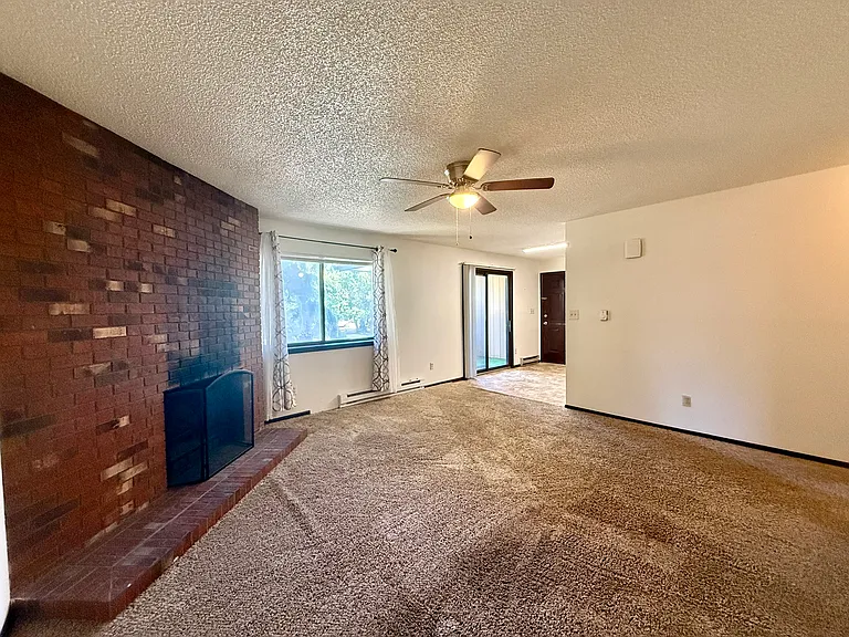 114 Juniper Pl #D — Photo 11