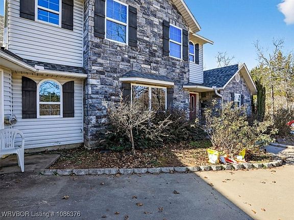 4th image of 98 Hillcrest Dr