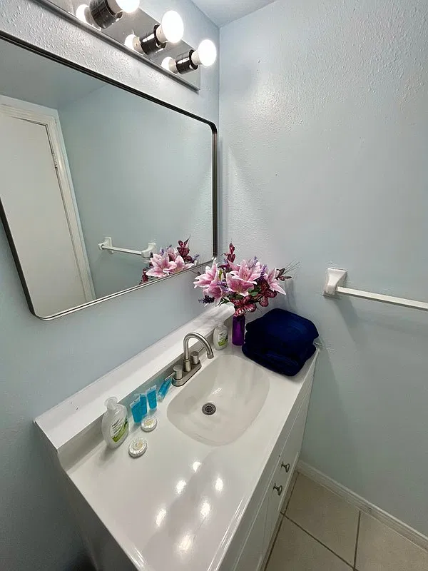 1625 Rebecca St — Photo 4