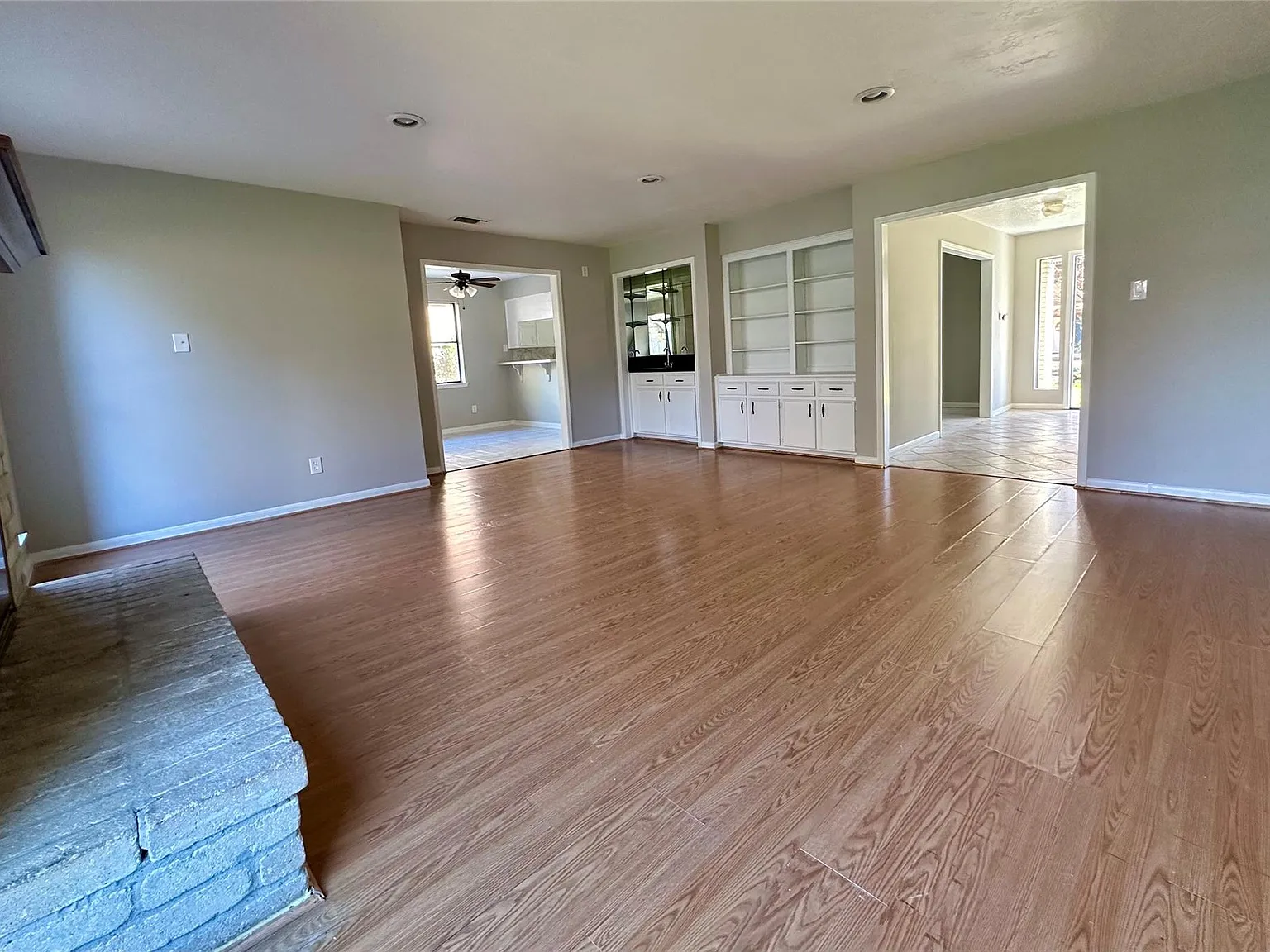4 bed, 2.5 bath, 2448 sqft, $2,200 — Photo 4